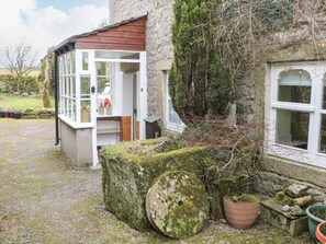Property grounds - Sycamore Cottage (Hope Valley)