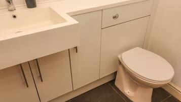 Cottage | Bathroom