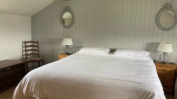 Cottage | 2 bedrooms, individually decorated, individually furnished