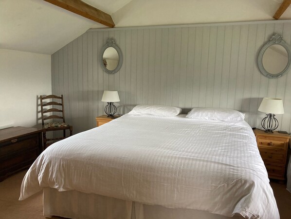 2 عدّة غرف نوم وبديكورات فريدة لكل غرفة وطراز فريد لكل وحدة