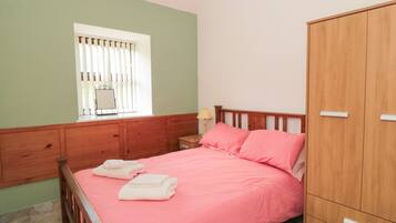 Cottage | 2 bedrooms, individually decorated, individually furnished, free WiFi