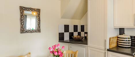 Cottage | Private kitchen | Cookware/dishes/utensils