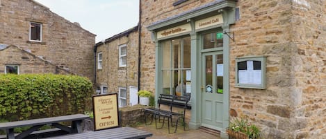 Cottage | Outdoor dining