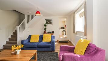 Cottage | Living area | TV