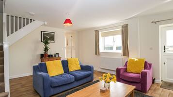 Cottage | Living area | TV