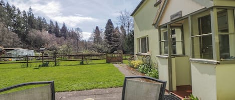 Cottage | Outdoor dining