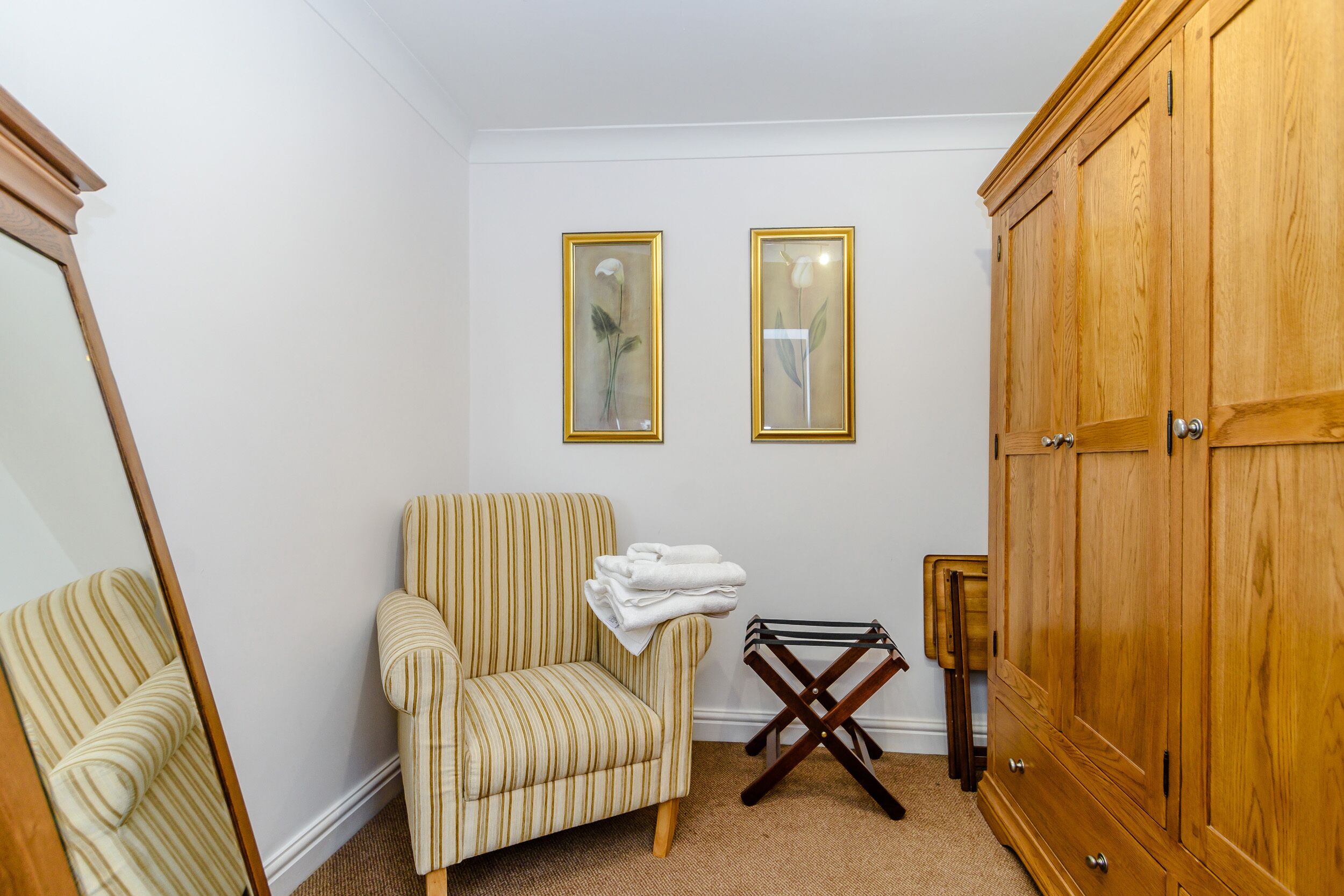 Cottage | Phòng khách | TV 