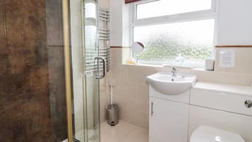 Casa de campo | Baño | Ducha y secador de pelo