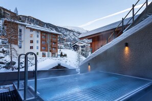 Outdoor pool - 22 Summits Boutique Hotel (Zermatt)