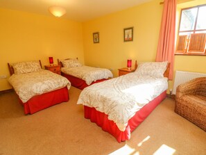 Cottage | 2 bedrooms, individually decorated, individually furnished, free WiFi
