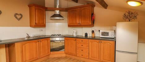 Cottage | Private kitchen | Stovetop, highchair, cookware/dishes/utensils