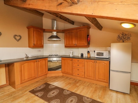 Placa de cocina, silla alta para bebés, utensilios de cocina