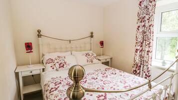 Cottage | 2 bedrooms, individually decorated, individually furnished, free WiFi
