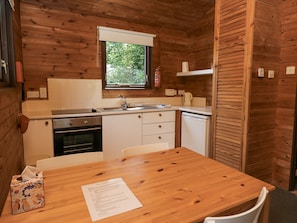 Chaumière | Cuisine privée | Surface de cuisson, vaisselle et ustensiles