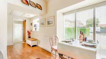 Cottage | Private kitchen | Toaster, cookware/dishes/utensils