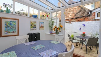 Cottage | Interior