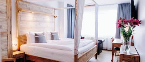 Deluxe Double Room | Down comforters, in-room safe, desk, blackout drapes