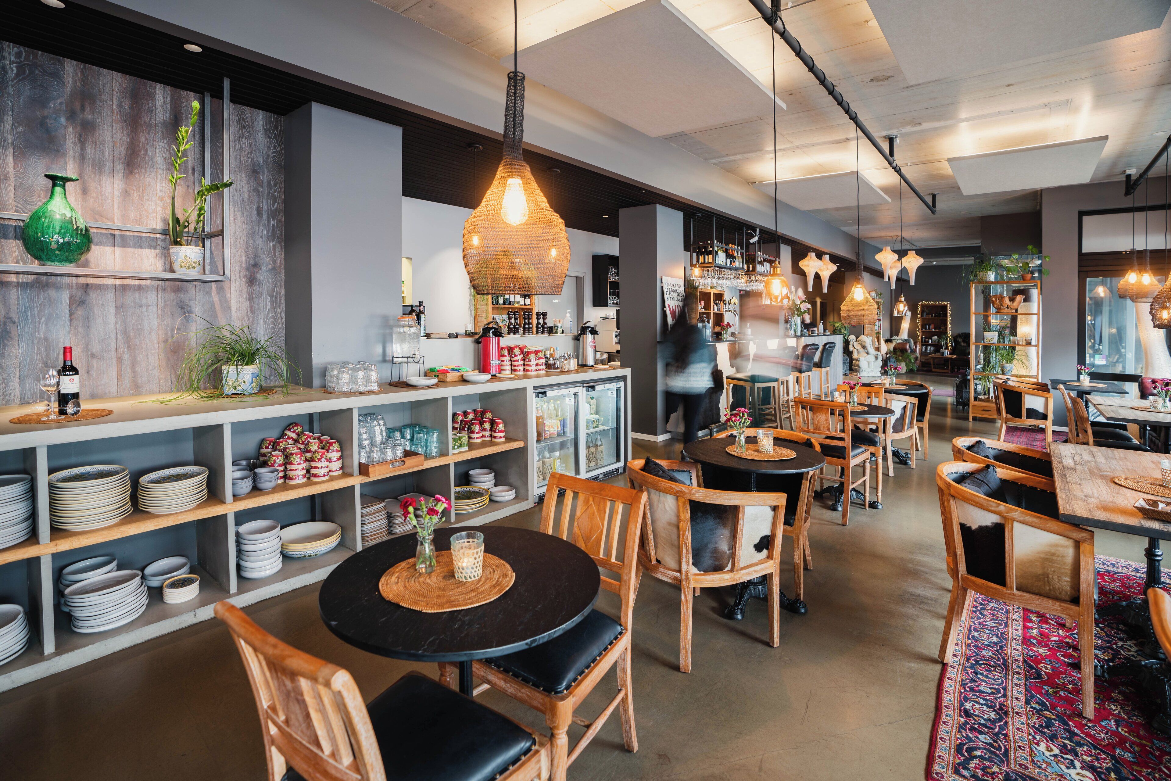 lunch and dinner served