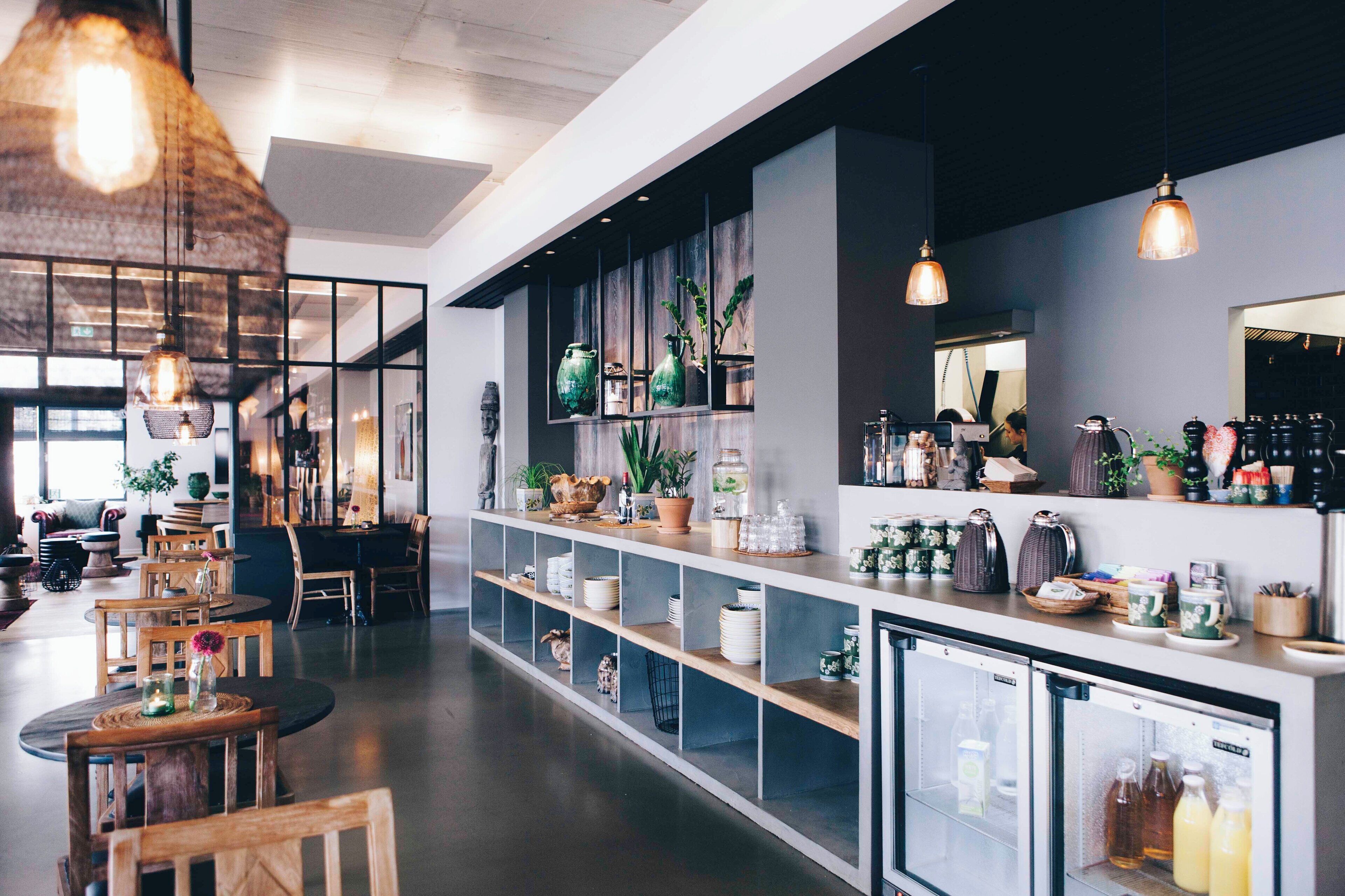 lunch and dinner served