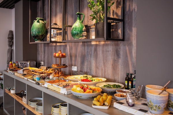 Frokost med lokale retter hver dag (ISK 3990 per person)