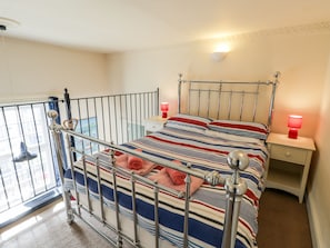 Cottage | Interior - Nutshell (Whitby)