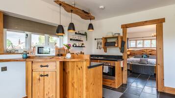 Cottage | Private kitchen | Fridge, microwave, stovetop, high chair