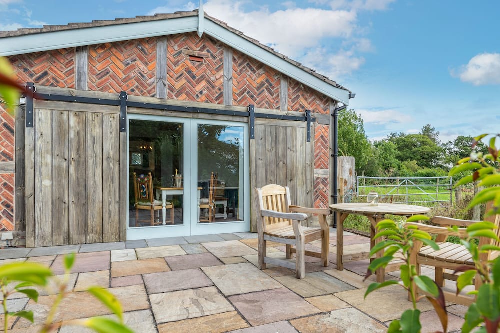 The Lodge - Flint