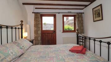 2 bedrooms, individually decorated, individually furnished, free WiFi