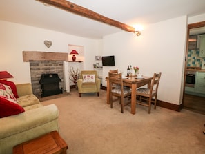 Cottage | Interior - Field View (Hope Valley)