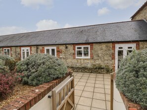 Exterior - Dairy Cottage (Newport)