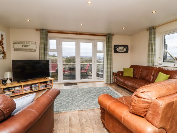 TV, DVD player - The Old Piggery (Keighley)