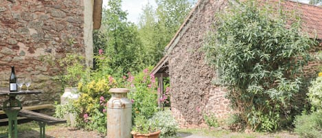 Cottage | Outdoor dining