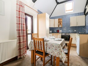 Cottage | Dining - The Granary (Henfield)