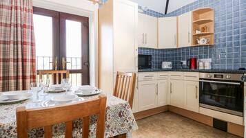 Cottage | Dapur peribadi | Peti sejuk, ketuhar gelombang mikro, dapur, pembakar roti