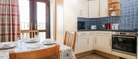 Cottage | Cuisine privée | Réfrigérateur, micro-ondes, plaque de cuisson, grille-pain