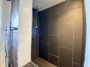 Cottage | Bathroom | Shower, hair dryer - Hendy Cottage (Pwllheli)