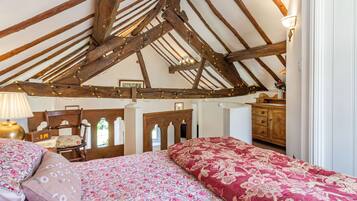 1 habitación, decoración personalizada y muebles diferentes