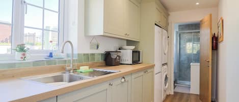 Stuga | Eget kök | KylskÄp, mikrovÄgsugn, spishÀll och diskmaskin