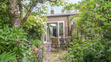 Cottage | Property grounds