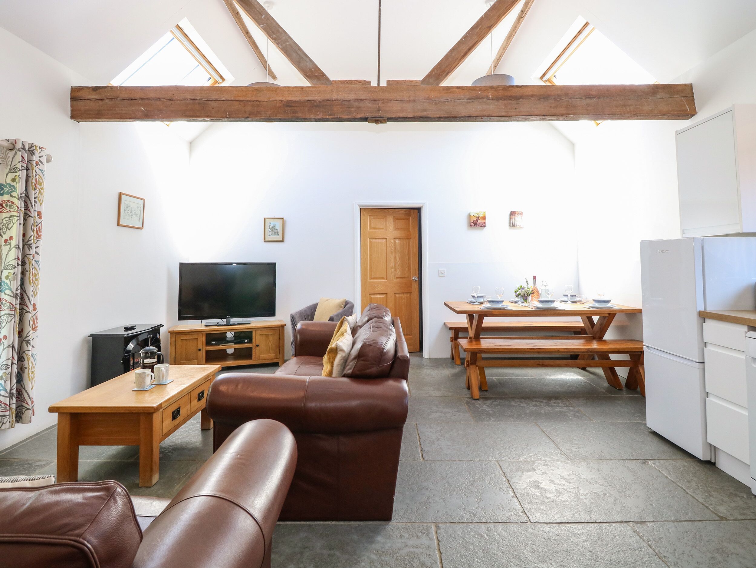 Cottage | Living area | TV