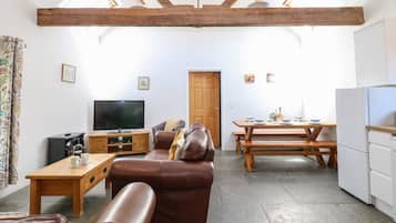 Cottage | Living area | TV
