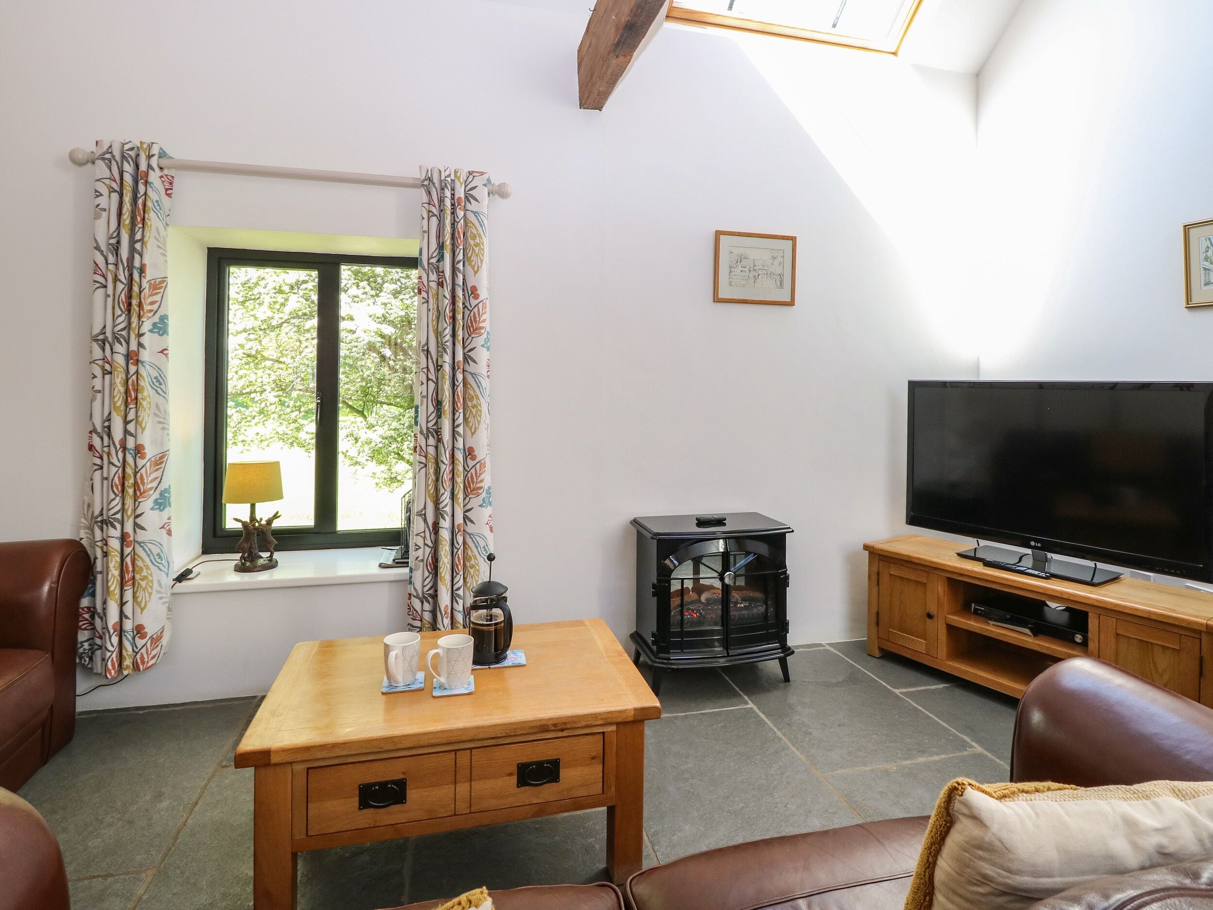 Cottage | Living area | TV