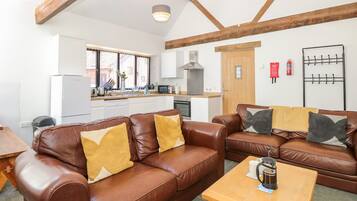 Cottage | Living area | TV