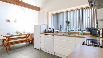 Cottage | Private kitchen | Fridge, microwave, stovetop, dishwasher