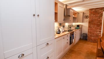 Microwave, stovetop, cookware/dishes/utensils