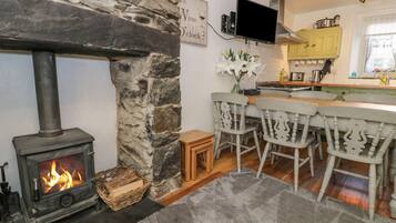 Microondas, placa de cocina, tetera/pava eléctrica, tostadora