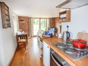 Cottage | Private kitchen | Fridge, microwave, stovetop, cookware/dishes/utensils - Rose Cottage (Monmouth)