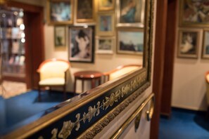 Sala de estar en el lobby