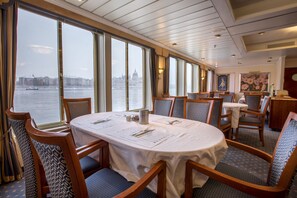 Päivittäinen buffetaamiainen maksusta