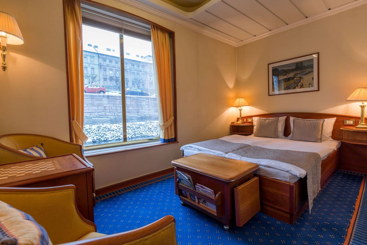 Deluxe Double Room, 1 Queen Bed, City View | Desk, free WiFi, bed sheets